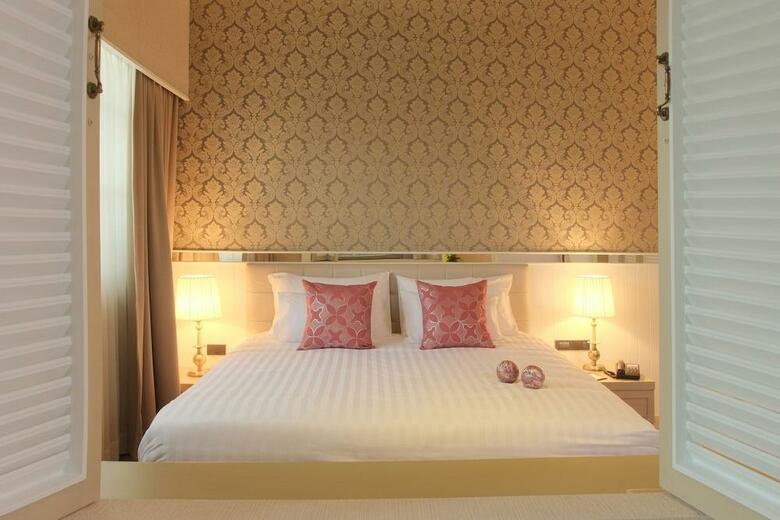 Hotel The Raya Surawong Bangkok