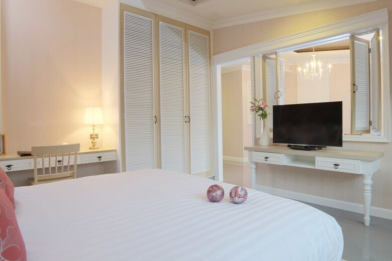 Hotel The Raya Surawong Bangkok