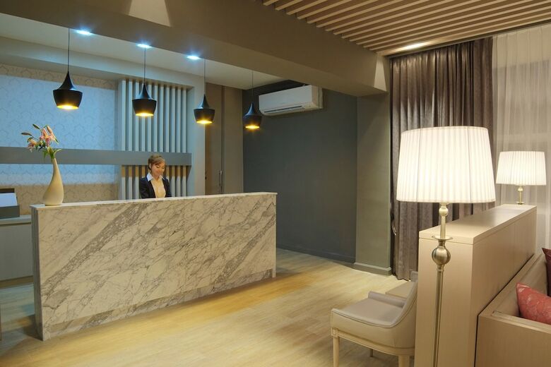 Hotel The Raya Surawong Bangkok