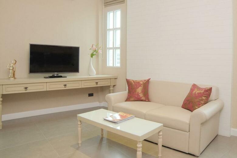 Hotel The Raya Surawong Bangkok