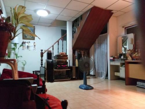 Hostal Srikrung Guesthouse