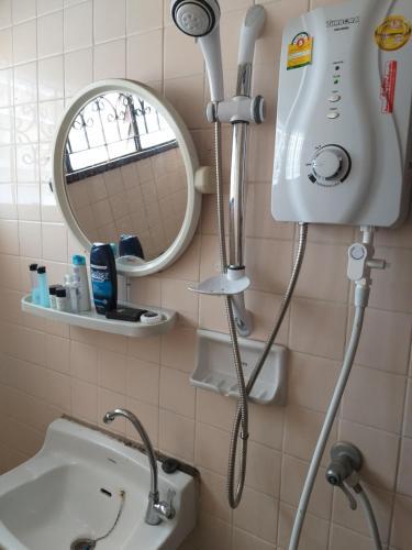 Hostal Srikrung Guesthouse