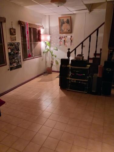Hostal Srikrung Guesthouse