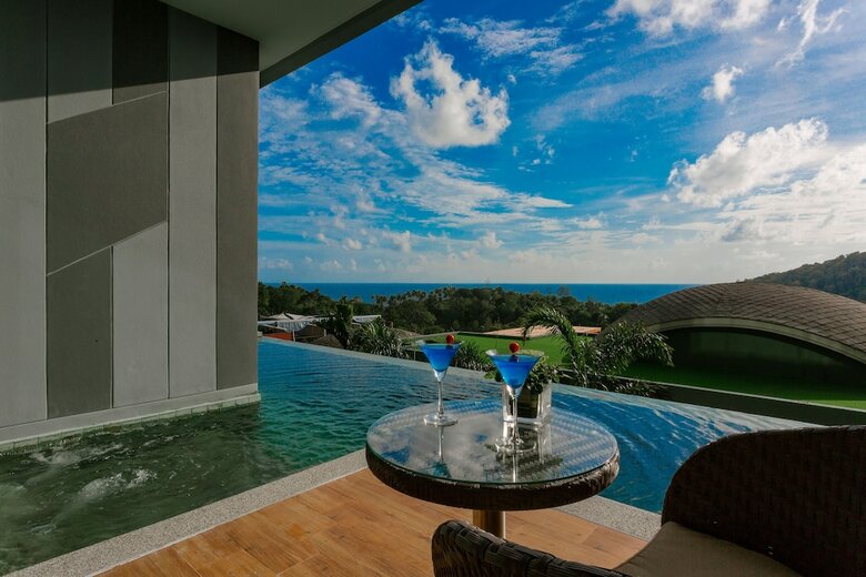 Hotel Crest Resort & Pool Villas