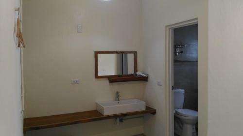 4+57 Hostel