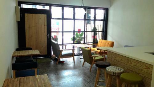 4+57 Hostel