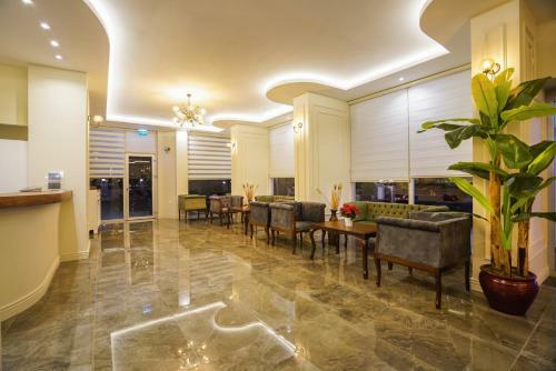 Aurasia City Hotel