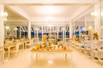 Hotel Villa La Flora Kanchanaburi