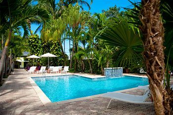 Hotel Almond Tree Inn