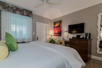 Hotel Almond Tree Inn
