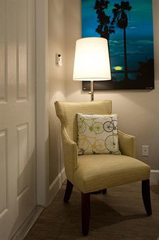 Hotel Almond Tree Inn