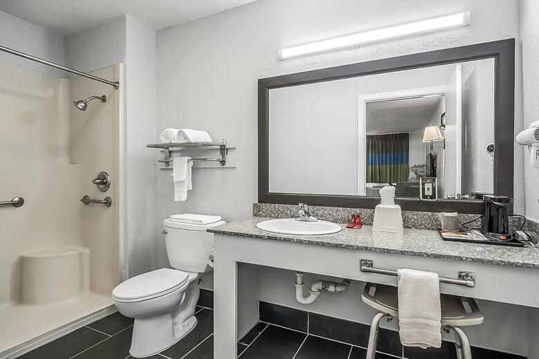 Motel Rodeway Inn & Suites