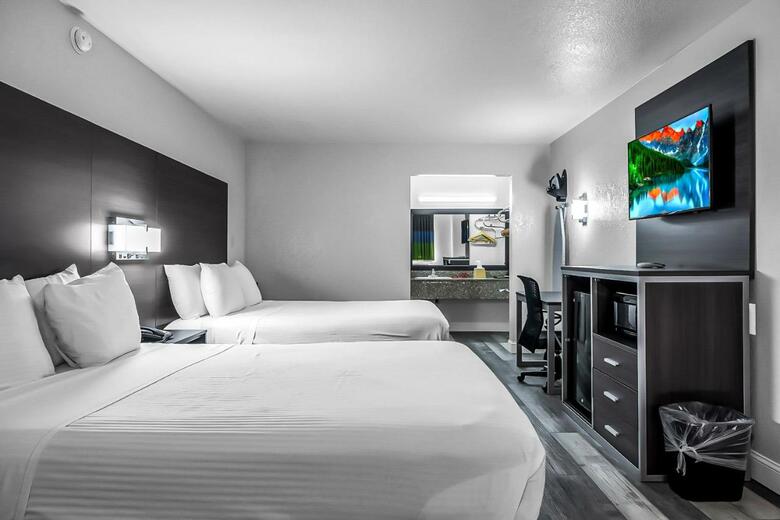 Motel Rodeway Inn & Suites