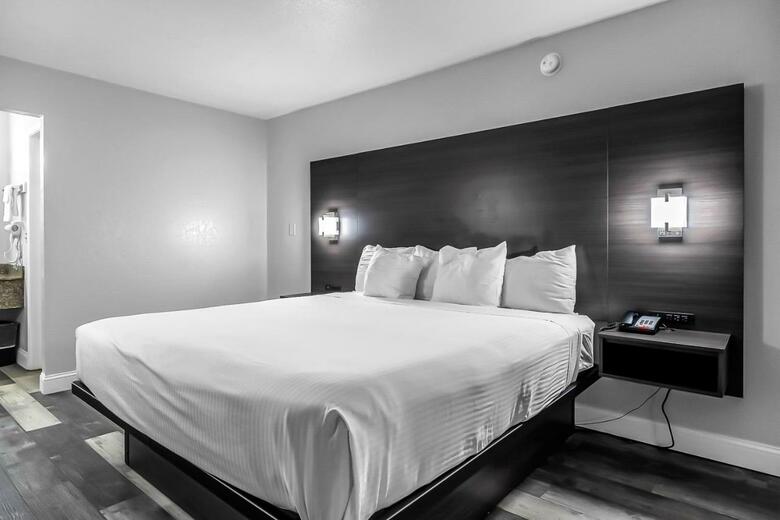 Motel Rodeway Inn & Suites
