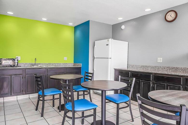 Motel Rodeway Inn & Suites