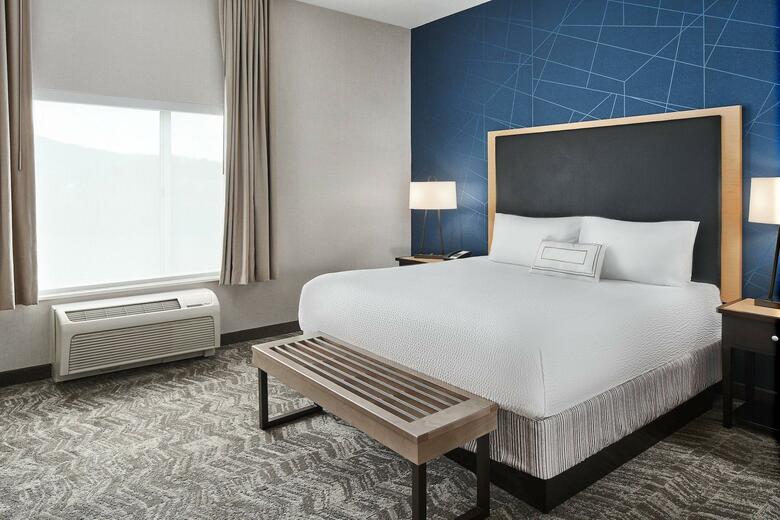 Hotel Cambria Suites