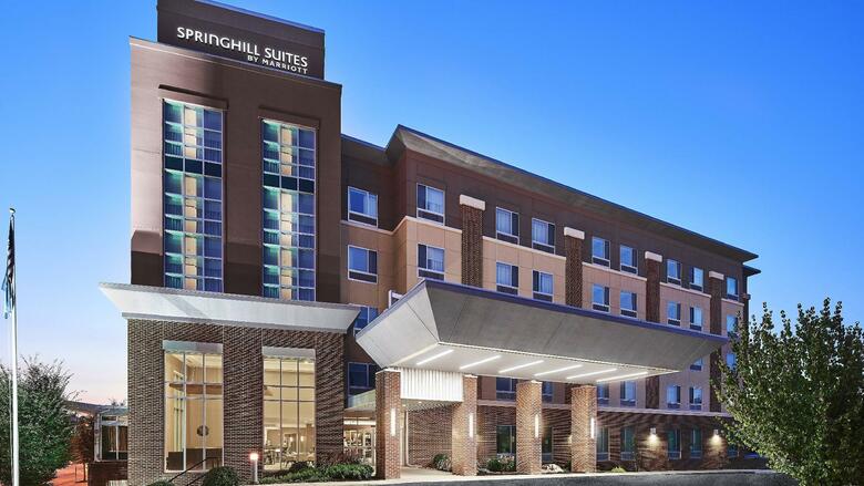 Hotel Cambria Suites