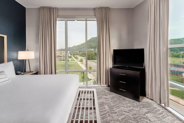 Hotel Cambria Suites