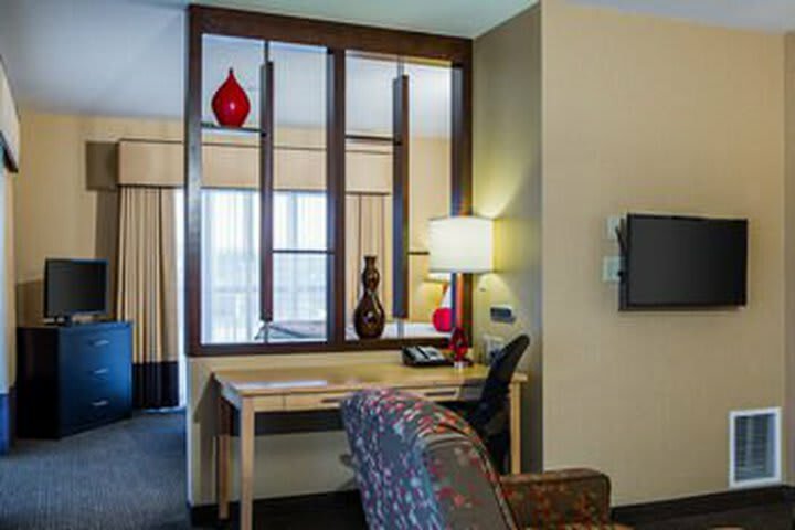 Hotel Cambria Suites
