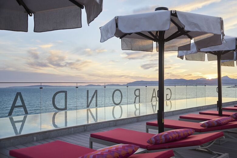 Hotel Pure Salt Garonda