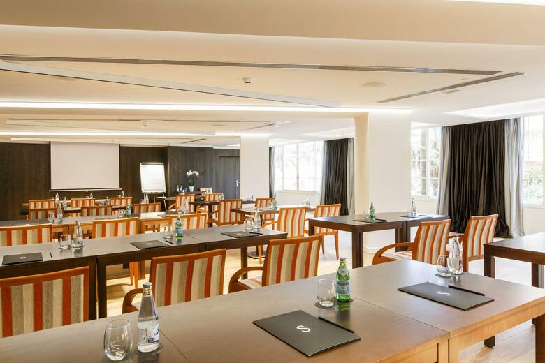 Hotel Pure Salt Garonda