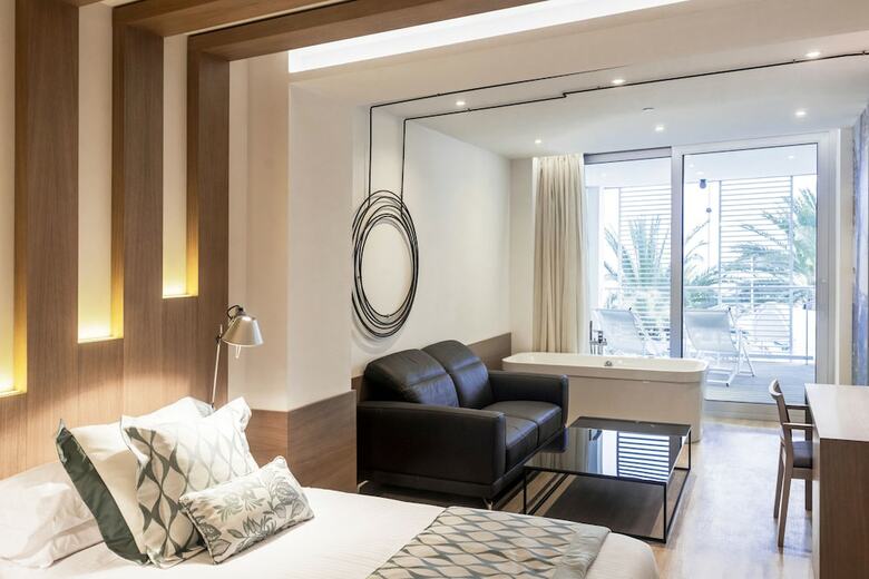 Hotel Pure Salt Garonda