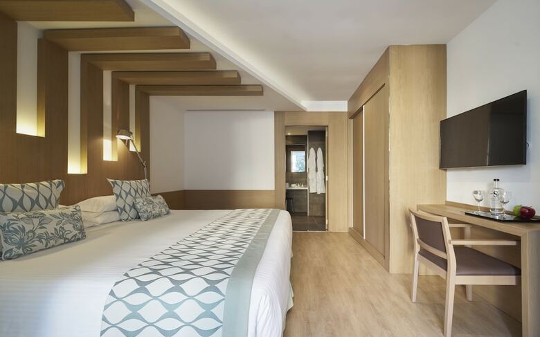 Hotel Pure Salt Garonda