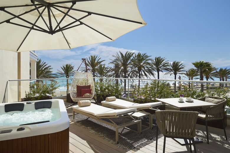 Hotel Pure Salt Garonda