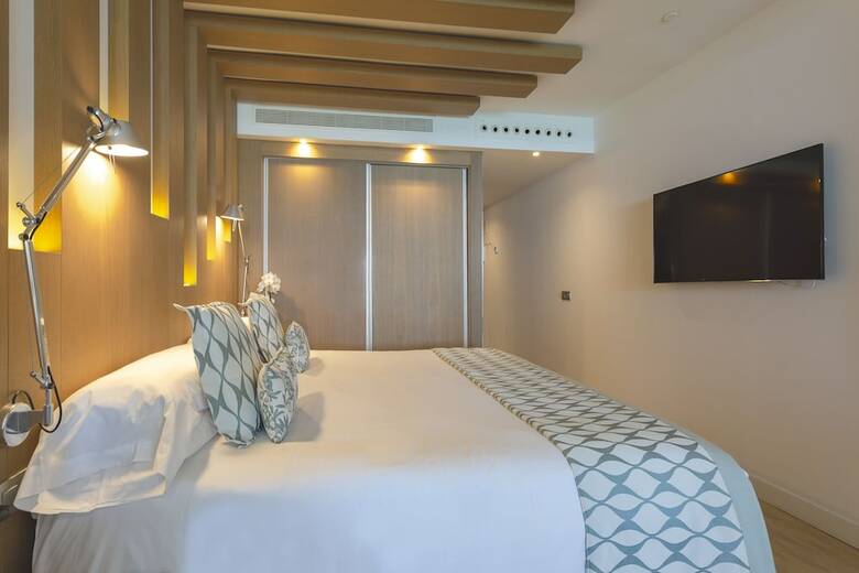 Hotel Pure Salt Garonda