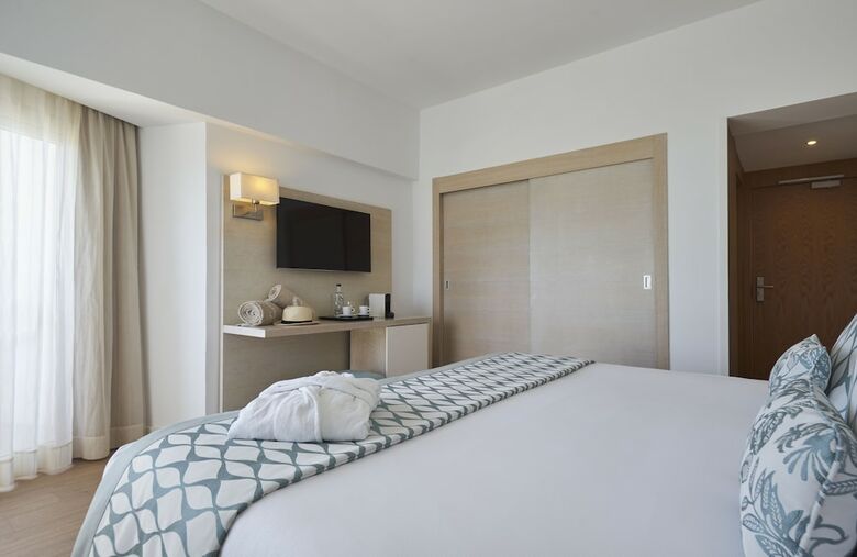 Hotel Pure Salt Garonda