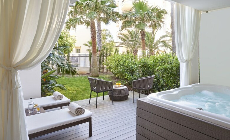 Hotel Pure Salt Garonda