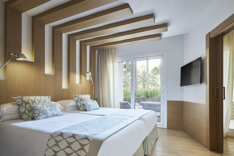 Hotel Pure Salt Garonda