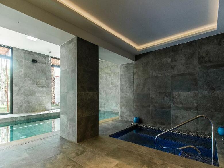 Hotel Pure Salt Garonda
