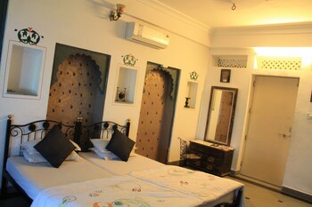 Hotel Udai Niwas On Lake Pichola
