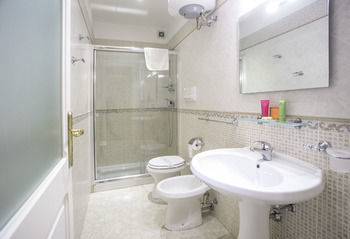 Hotel Apollo Suites