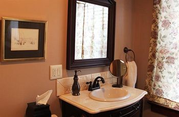 Walton Manor Inn Bed & Breakfast