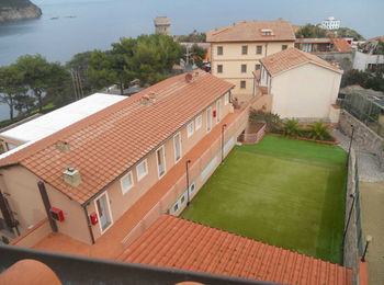 Hostal Resort La Mandola