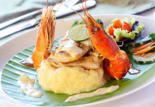 Hotel The Bali Shangrila Beach Club