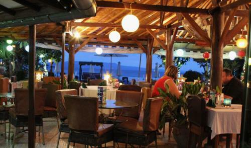 Hotel The Bali Shangrila Beach Club