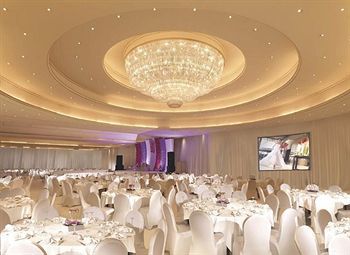 The Diplomat Radisson Blu Hotel, Residence & Spa