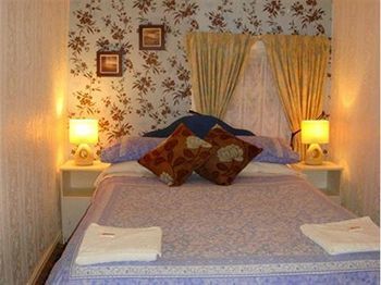 The Holmeleigh Hotel - Guest House
