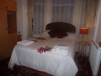 The Holmeleigh Hotel - Guest House
