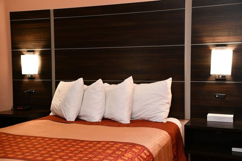 Hotel Regency Inn & Suites