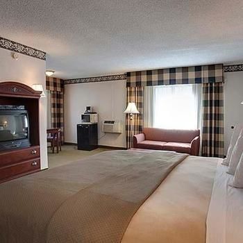 Studio City Court Yard Hotel