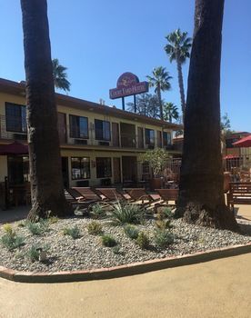 Studio City Court Yard Hotel