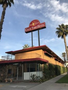 Studio City Court Yard Hotel