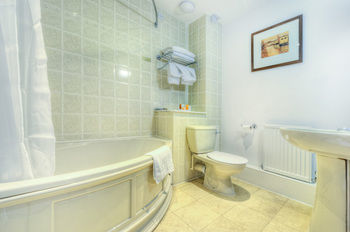 Clarion Collection Hotel Makeney Hall