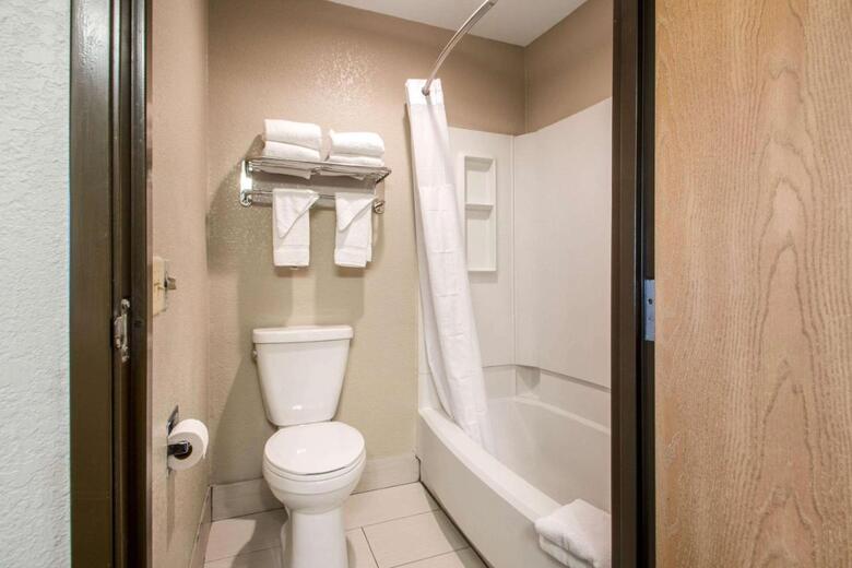 Hotel Roadstar Inn