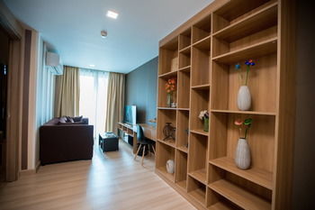 Aparthotel Ten Ekamai Suites By Aspira