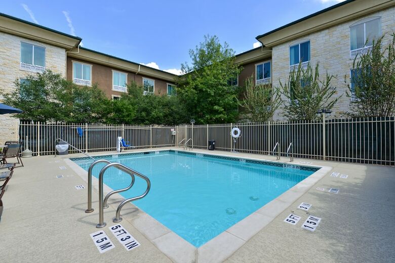 Holiday Inn Express Hotel & Suites Austin - Sunset Valley